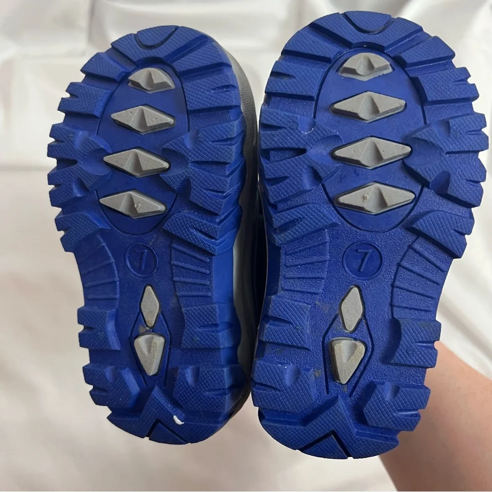 Cat & Jack Blue and Gray Thermolite Snow Boots, size 7